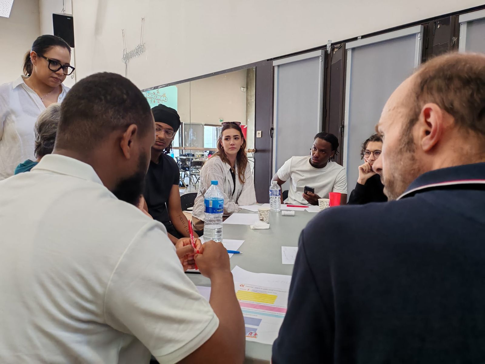 Atelier CV Quest autour d'une table